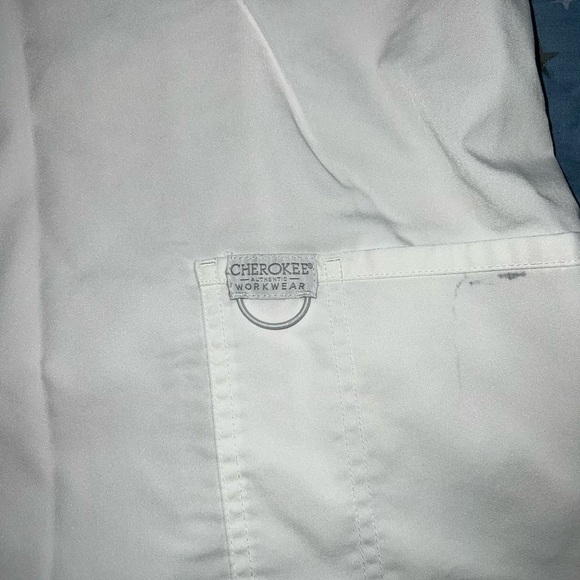 White Cherokee Workwear Revolution Women’s V-Neck Scrub Top Shirt - Picture 2 of 5